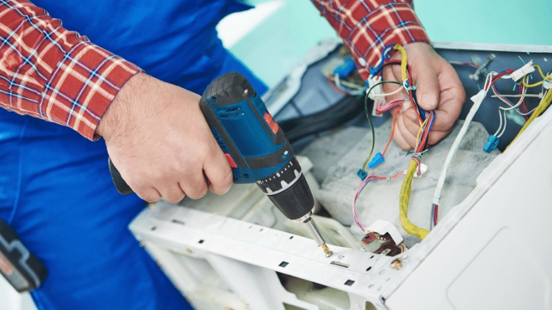 Kırkağaç Mitsubishi Mitsubishi çamaşır makinesi kart tamiri – Su almama arızası orijinal parça ile giderildi. - Teknik servis örneği